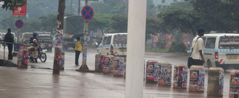 雨のカンパラ市街